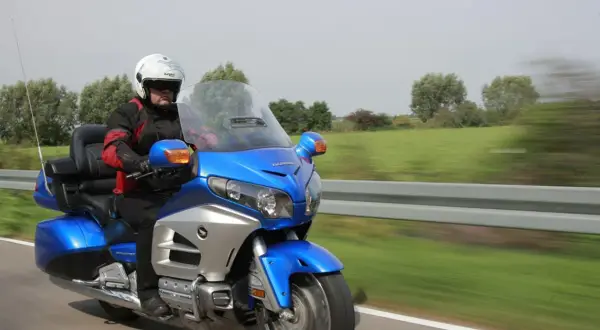 Honda Gold Wing czy warto kupić? Odkryj plusy i minusy motocykla