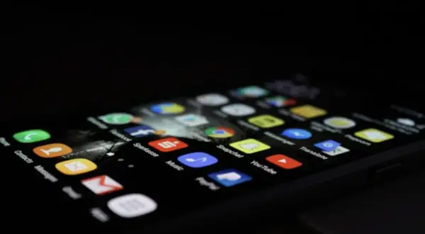 Najpopularniejsze aplikacje mobilne 2025 roku – co instalowaliśmy na naszych smartfonach?