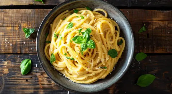 Jak zrobić carbonarę wege? Przepis na pyszną wegańską carbonarę