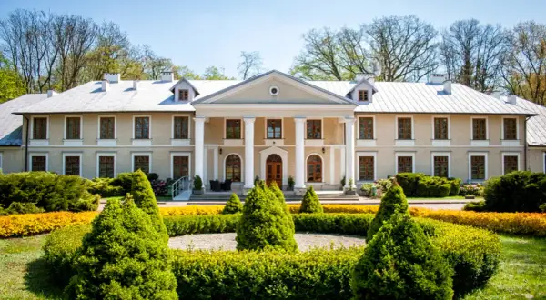 Hotel rytwiany pałac: luksusowy kompleks w zabytkowej rezydencji
