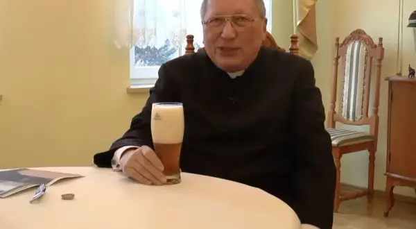 Czy ksiądz może pić alkohol? Odkryj zasady i ograniczenia w Kościele