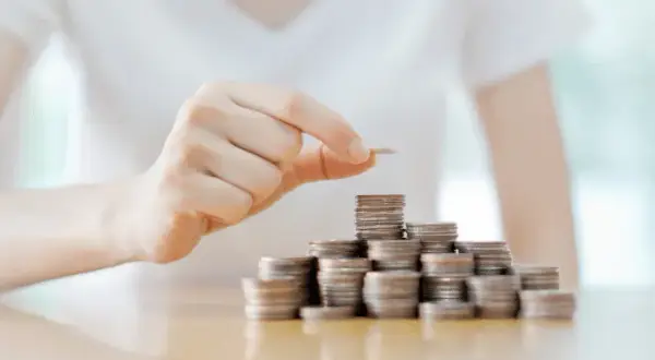 Kto płaci za notariusza przy zakupie mieszkania? Ważne informacje o kosztach