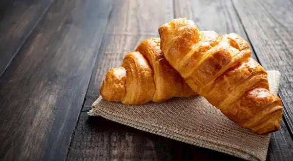 Ile kalorii ma rogal? Porównaj różne rodzaje i ich kaloryczność