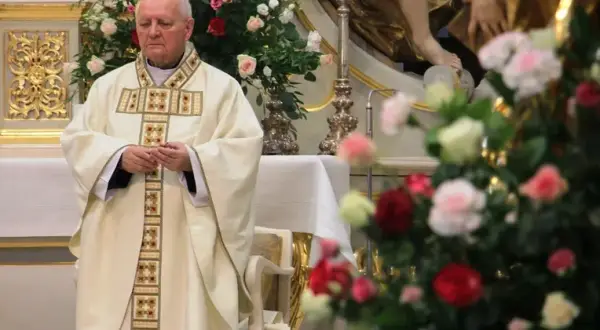 Kto może odprawiać mszę świętą? rola i obowiązki celebransa w liturgii