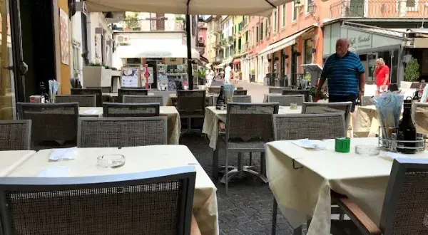 Gdzie zjeść w Peschiera del Garda? Odkryj najlepsze restauracje