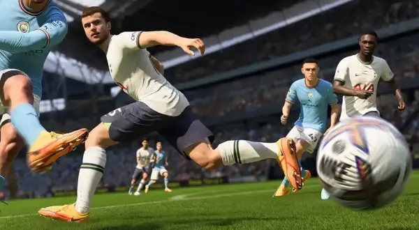 Jak strzelić mocno po ziemi w FIFA 22 i uniknąć najczęstszych błędów