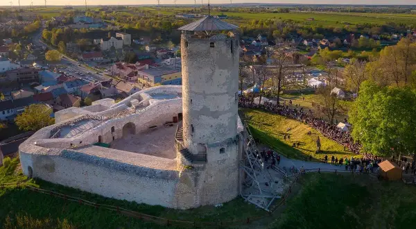 Zamek w Iłży: Fascynująca historia i tajemnice gotyckiej budowli