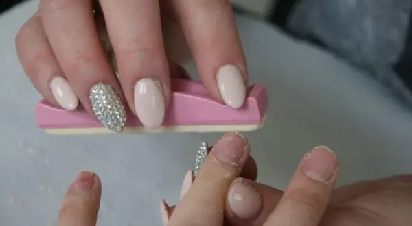 Manicure japoński krok po kroku – jak zrobić go samodzielnie i uniknąć błędów