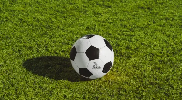 Futbol – uniwersalny język emocji i strategii