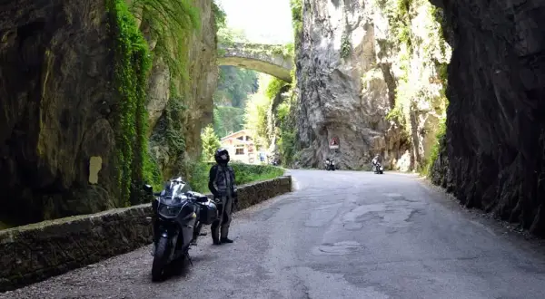 Najlepsze trasy motocyklowe we Włoszech: malownicze szlaki i praktyczne porady