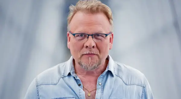 Jacek Lenartowicz – fascynująca biografia i kariera aktora
