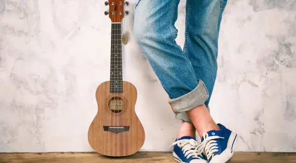 Skąd pochodzi ukulele? Fascynująca historia i korzenie instrumentu