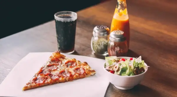 Jaki sos pomidorowy do pizzy? Odkryj najlepsze przepisy i smaki