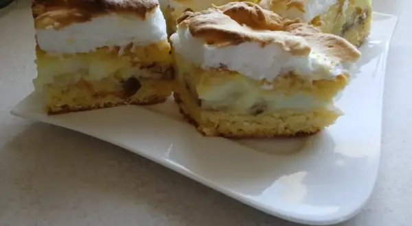 Proste ciasto z bananami i budyniem, które zachwyci każdego smakosza