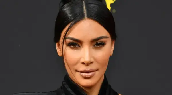 Kim jest Kim Kardashian? Poznaj jej życie, sukcesy i kontrowersje