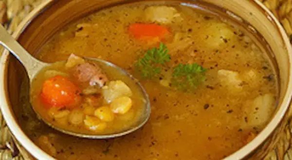Zupa grochowa jak zrobić – łatwy przepis, który zachwyci smakoszy