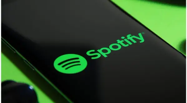Spotify co to takiego? Poznaj funkcje i zalety tej aplikacji muzycznej