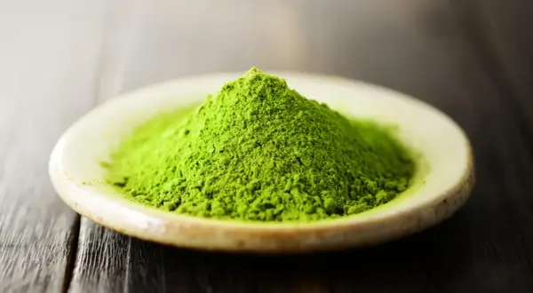 Czy matcha pobudza? Odkryj, jak wpływa na Twoją energię