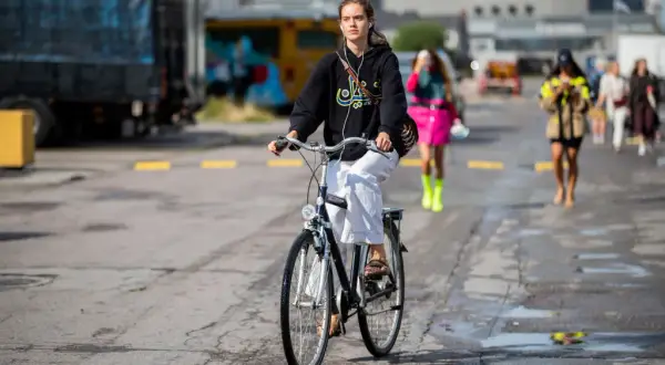 Jak wybrać idealny outfit na rower? Porady na każdą pogodę i rodzaj jazdy