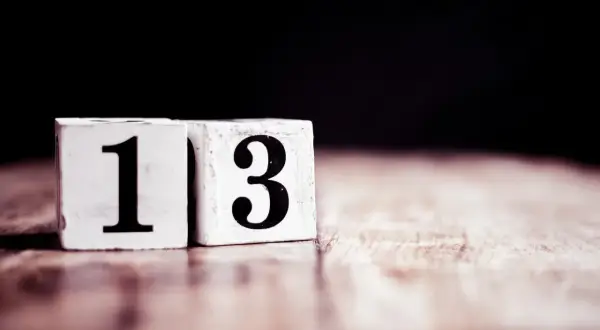 Znaczenie numerologii 13: karmiczne długi i wyzwania w życiu
