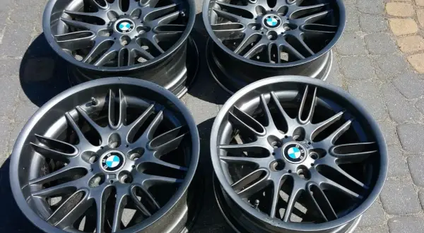 Jakie felgi do BMW E39 wybrać, aby uniknąć błędów i poprawić styl jazdy?