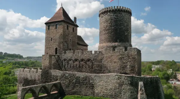 Zamek w Będzinie – Fascynująca historia i tajemnice średniowiecznej warowni
