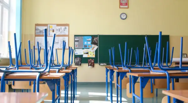 Na czym polega nauczanie hybrydowe i jak zmienia edukację?