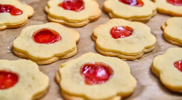 Ciastka jak u babci – sprawdzone przepisy na smak dzieciństwa
