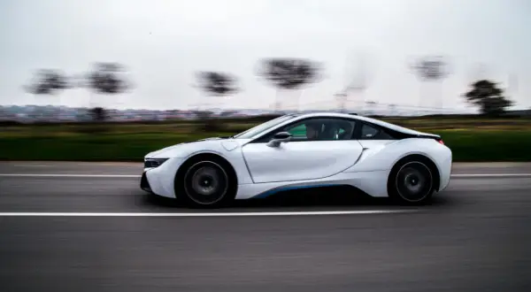Ile kosztuje McLaren? Przewodnik po cenach modeli superaut