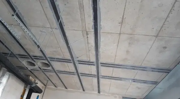 Jak wzmocnić strop betonowy i uniknąć kosztownych napraw