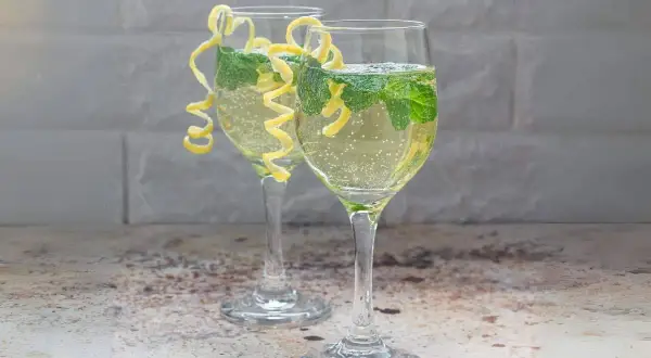 Szprycer drink: idealny przepis na orzeźwiający letni koktajl
