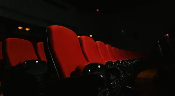 Jakie atrakcje oferuje kino Ursus? Program na weekend