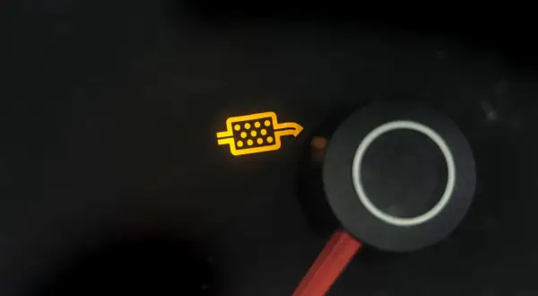 Jak wygląda kontrolka wypalania DPF i co oznacza jej zapalenie?