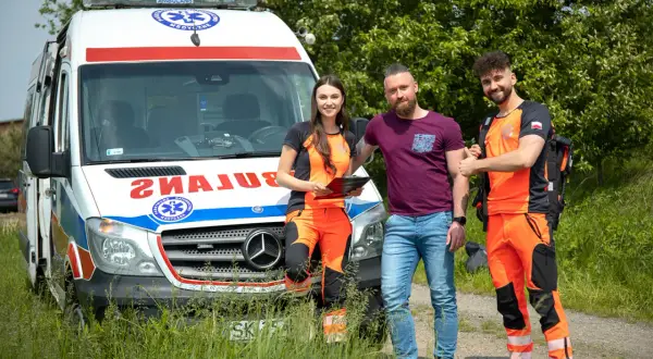 Ile zarabia ratownik medyczny w karetce? Sprawdź różnice w wynagrodzeniach