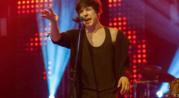 Kim jest idol? Fenomen popularności i wpływ na kulturę