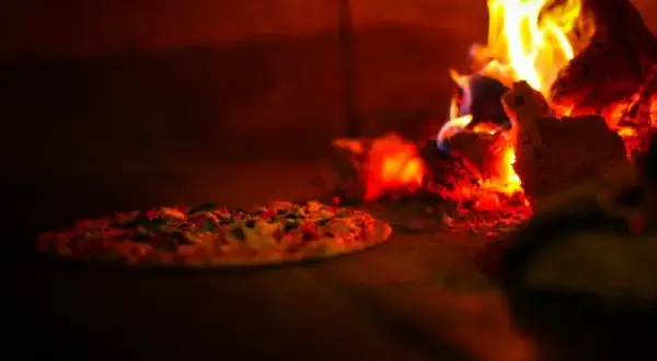 Ile kcal ma pizza neapolitańska? Zaskakujące fakty o kaloriach