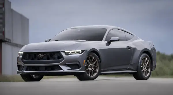 Nowy Ford Mustang: Co oferuje najnowsza wersja tego kultowego auta?