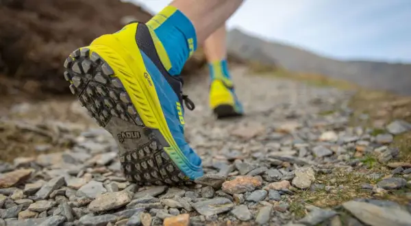 Buty trailowe: co to jest i dlaczego są niezbędne w terenie?