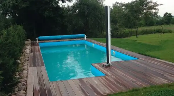 Ile kosztuje basen przy domu? Ceny, rodzaje i ukryte wydatki