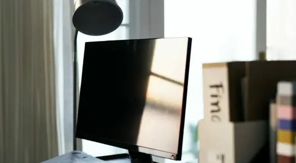 Dlaczego monitor nie wyświetla obrazu? Sprawdź te powszechne przyczyny