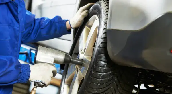 Ile kosztuje naprawa opony w wulkanizacji? Sprawdź ceny i oszczędź