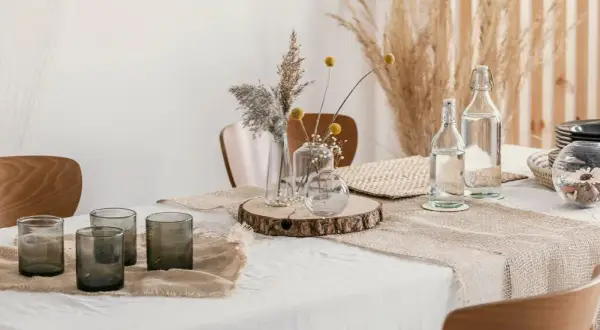 Stylowy stolik w salonie: magiczne dodatki, które zachwycą każdego gościa