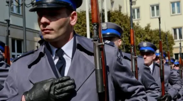Emerytura policjanta: Kluczowe warunki i zasady przejścia na odpoczynek