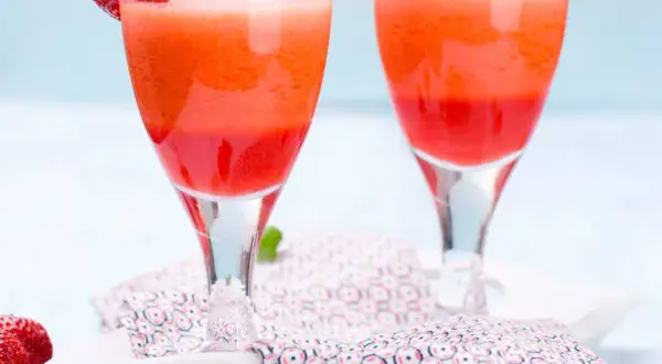 Szybki i prosty koktajl truskawkowy w Thermomix - orzeźwienie na lato