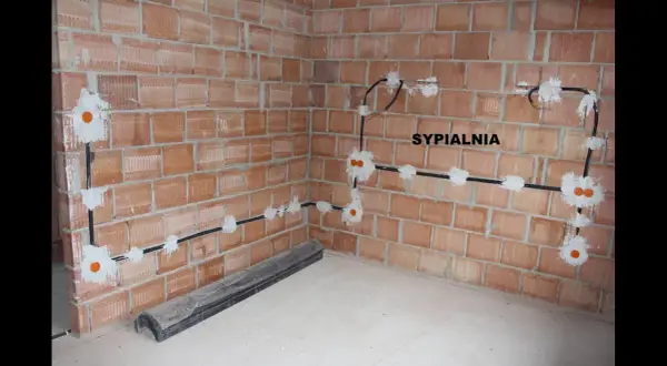 Jakie przewody elektryczne pod tynk wybrać, aby uniknąć błędów w instalacji?