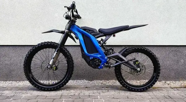 Ile kosztuje motorower? Sprawdź ceny modeli i co wpływa na koszt