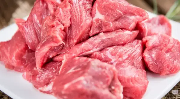 Ile kosztuje kilogram wołowiny? Zaskakujące różnice cenowe w sklepach
