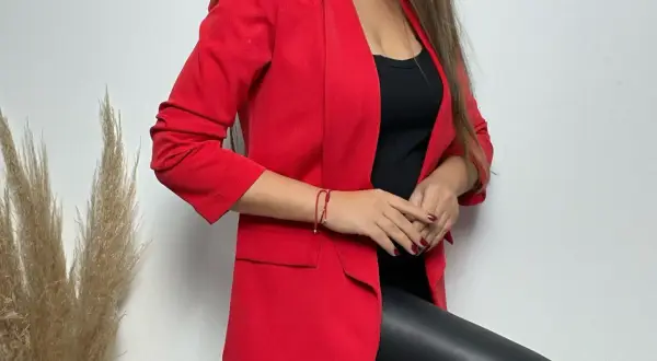 Stylowe i wygodne outfit na studia – jak ubierać się modnie i praktycznie na uczelnię