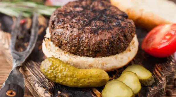 Jak zrobić kotlet do burgera - proste przepisy na idealne kotlety