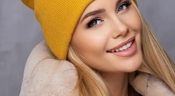 Co to czapka beanie? Poznaj cechy i zalety tego nakrycia głowy